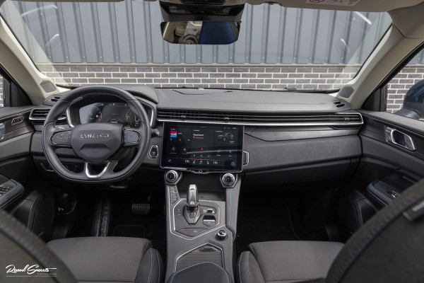 Lynk & Co 01 1.5 All-in geprijsd: inclusief onderhoud, 1 jaar BOVAG-garantie | Panorama dak | Adaptieve cruise | Blis | Memory |