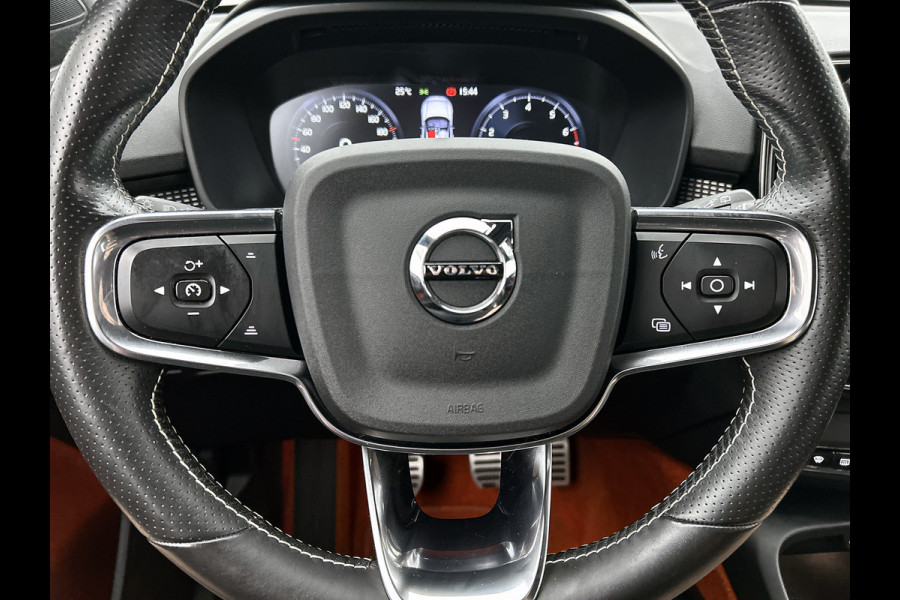 Volvo XC40 T2 130PK R-Design / Trekhaak / 1/2 Leder / Airco-ecc./ Navigatie / Stoelverwarming / Pdc. / Apk 11-2026