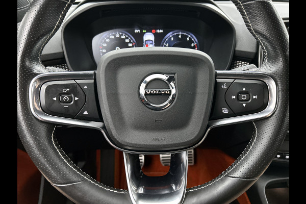 Volvo XC40 T2 130PK R-Design / Trekhaak / 1/2 Leder / Airco-ecc./ Navigatie / Stoelverwarming / Pdc. / Apk 11-2026