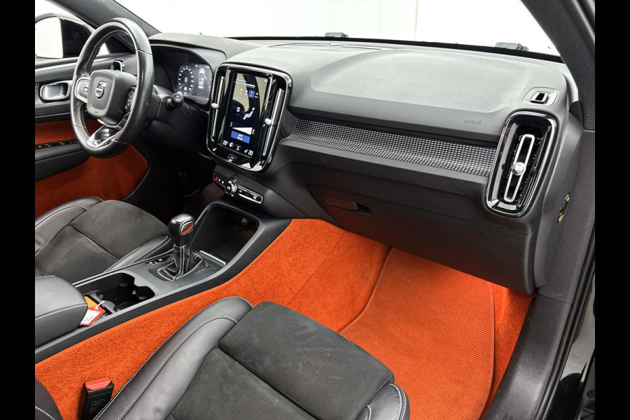 Volvo XC40 T2 130PK R-Design / Trekhaak / 1/2 Leder / Airco-ecc./ Navigatie / Stoelverwarming / Pdc. / Apk 11-2026