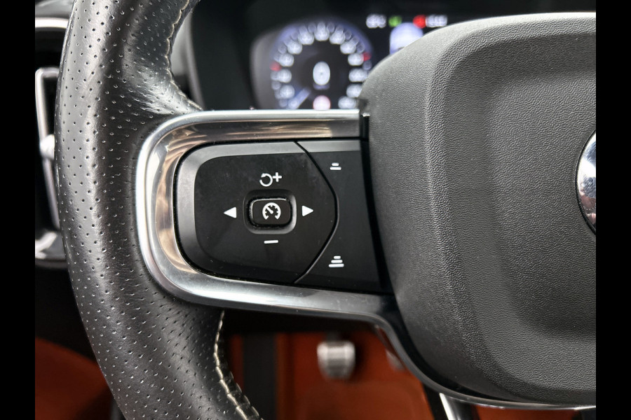 Volvo XC40 T2 130PK R-Design / Trekhaak / 1/2 Leder / Airco-ecc./ Navigatie / Stoelverwarming / Pdc. / Apk 11-2026