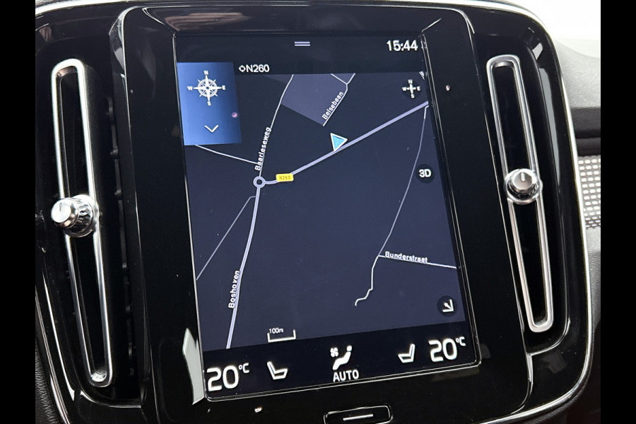Volvo XC40 T2 130PK R-Design / Trekhaak / 1/2 Leder / Airco-ecc./ Navigatie / Stoelverwarming / Pdc. / Apk 11-2026