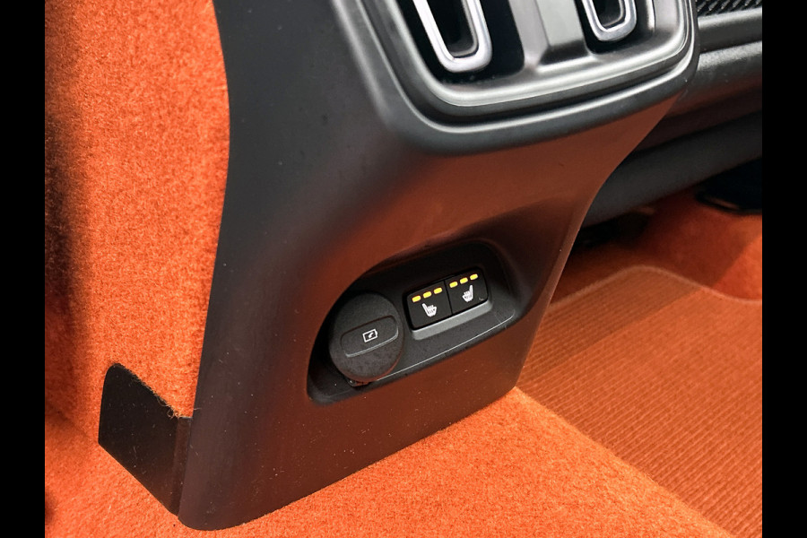 Volvo XC40 T2 130PK R-Design / Trekhaak / 1/2 Leder / Airco-ecc./ Navigatie / Stoelverwarming / Pdc. / Apk 11-2026