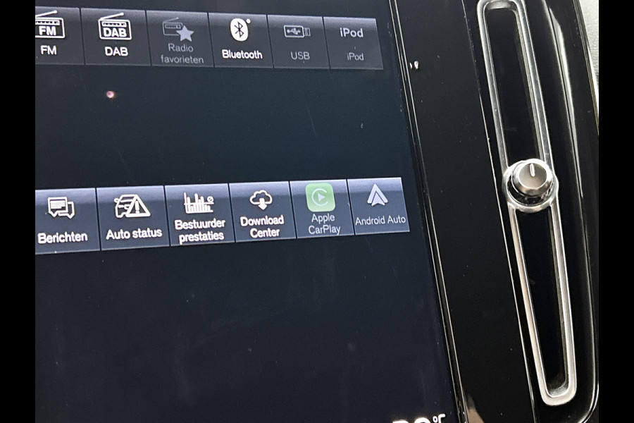 Volvo XC40 T2 130PK R-Design / Trekhaak / 1/2 Leder / Airco-ecc./ Navigatie / Stoelverwarming / Pdc. / Apk 11-2026