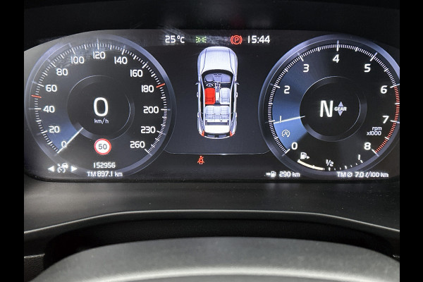 Volvo XC40 T2 130PK R-Design / Trekhaak / 1/2 Leder / Airco-ecc./ Navigatie / Stoelverwarming / Pdc. / Apk 11-2026