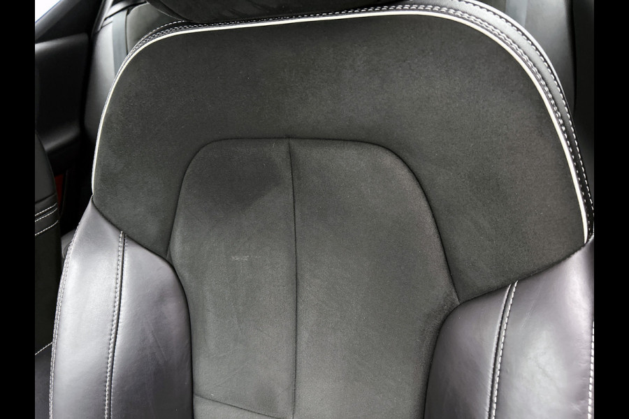 Volvo XC40 T2 130PK R-Design / Trekhaak / 1/2 Leder / Airco-ecc./ Navigatie / Stoelverwarming / Pdc. / Apk 11-2026