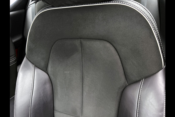 Volvo XC40 T2 130PK R-Design / Trekhaak / 1/2 Leder / Airco-ecc./ Navigatie / Stoelverwarming / Pdc. / Apk 11-2026