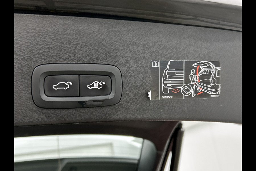 Volvo XC40 T2 130PK R-Design / Trekhaak / 1/2 Leder / Airco-ecc./ Navigatie / Stoelverwarming / Pdc. / Apk 11-2026