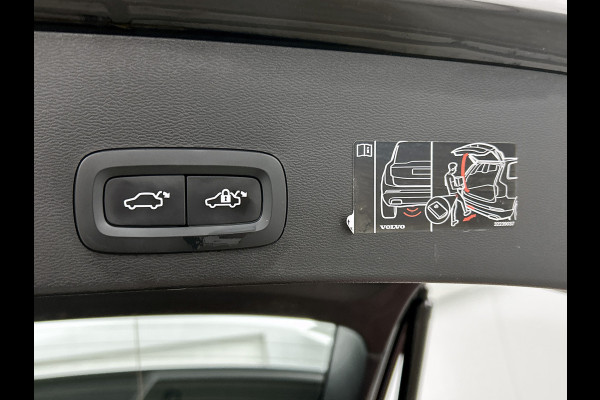 Volvo XC40 T2 130PK R-Design / Trekhaak / 1/2 Leder / Airco-ecc./ Navigatie / Stoelverwarming / Pdc. / Apk 11-2026