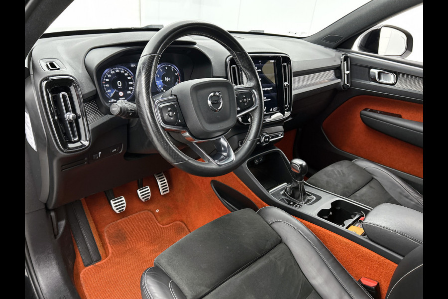Volvo XC40 T2 130PK R-Design / Trekhaak / 1/2 Leder / Airco-ecc./ Navigatie / Stoelverwarming / Pdc. / Apk 11-2026