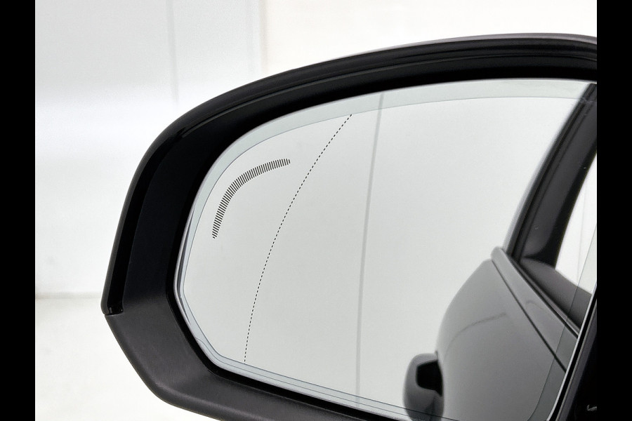 Volvo XC40 T2 130PK R-Design / Trekhaak / 1/2 Leder / Airco-ecc./ Navigatie / Stoelverwarming / Pdc. / Apk 11-2026