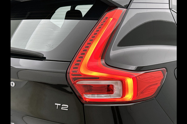 Volvo XC40 T2 130PK R-Design / Trekhaak / 1/2 Leder / Airco-ecc./ Navigatie / Stoelverwarming / Pdc. / Apk 11-2026