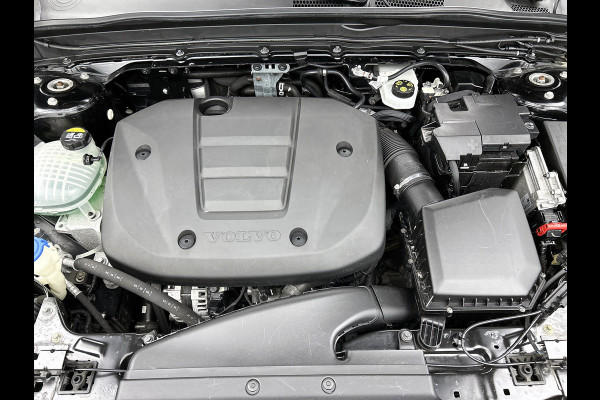 Volvo XC40 T2 130PK R-Design / Trekhaak / 1/2 Leder / Airco-ecc./ Navigatie / Stoelverwarming / Pdc. / Apk 11-2026