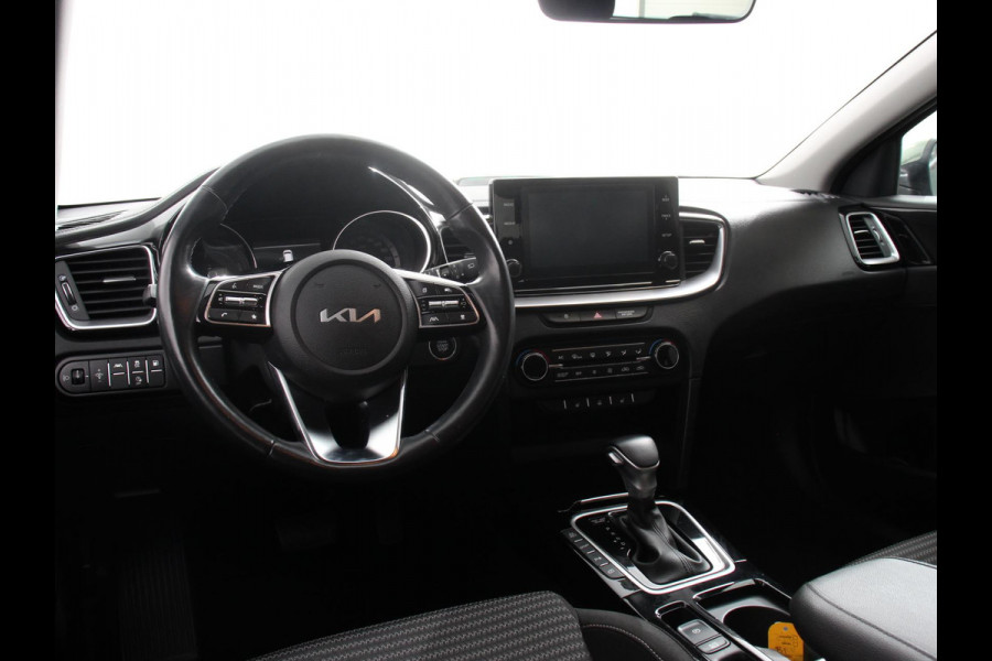 Kia Ceed Sportswagon 1.6 GDI PHEV DynamicLine Automaat Climate control Keyless Cruise control LED Parkeersensoren achter Camera Stuur verwarming Stoel verwarming Apple Carplay/ Andriod Auto