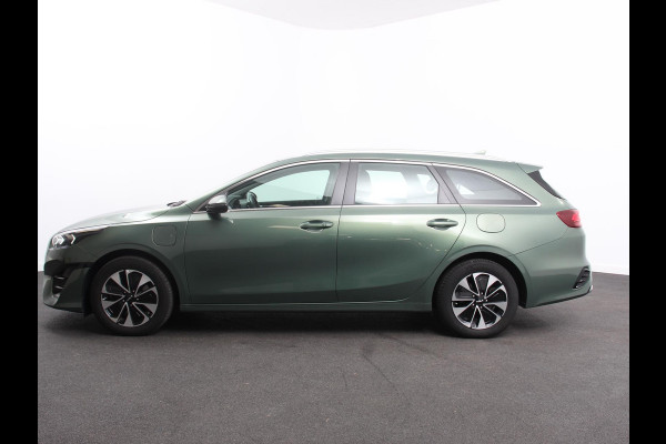 Kia Ceed Sportswagon 1.6 GDI PHEV DynamicLine Automaat Climate control Keyless Cruise control LED Parkeersensoren achter Camera Stuur verwarming Stoel verwarming Apple Carplay/ Andriod Auto