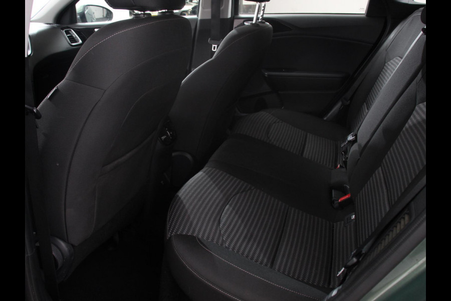 Kia Ceed Sportswagon 1.6 GDI PHEV DynamicLine Automaat Climate control Keyless Cruise control LED Parkeersensoren achter Camera Stuur verwarming Stoel verwarming Apple Carplay/ Andriod Auto