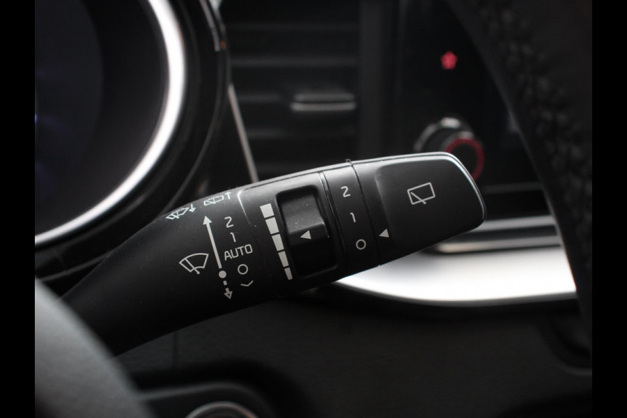 Kia Ceed Sportswagon 1.6 GDI PHEV DynamicLine Automaat Climate control Keyless Cruise control LED Parkeersensoren achter Camera Stuur verwarming Stoel verwarming Apple Carplay/ Andriod Auto