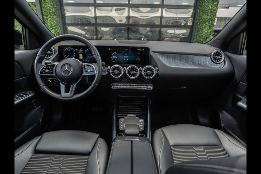 Mercedes-Benz EQA 250+ Luxury Line 71 kWh | SOH 97,7% | DC-Laden | WLTP 540KM | Pano | Surround View | Sfeer