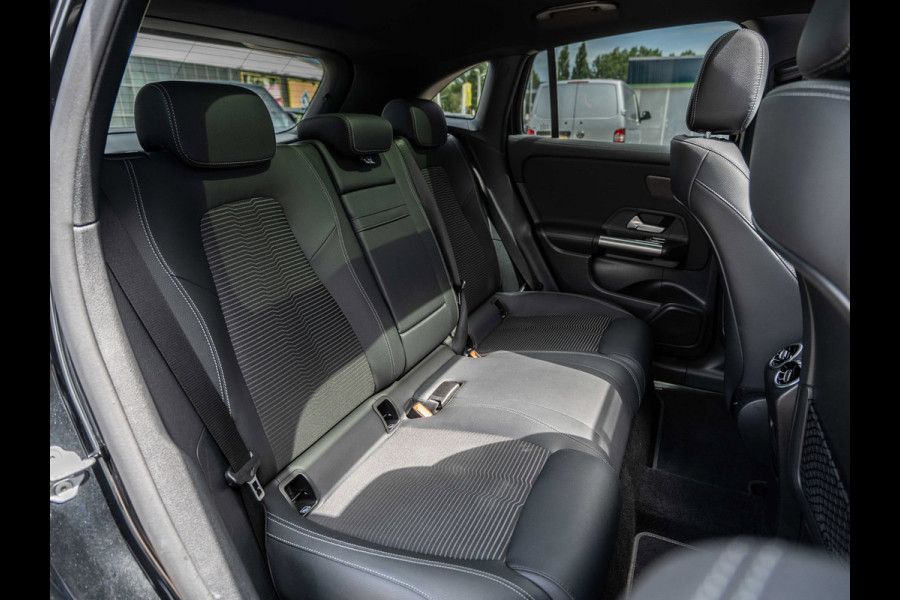 Mercedes-Benz EQA 250+ Luxury Line 71 kWh | SOH 97,7% | DC-Laden | WLTP 540KM | Pano | Surround View | Sfeer