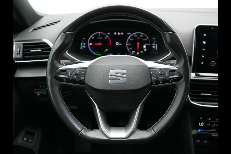 Seat Tarraco 1.4 TSI e-Hybrid Xcellence PHEV 245pk Dealer O.H. | Trekhaak Af Fabriek | Adaptive Cruise | Camera | Keyless | Sportstoelen Verwarmd | Apple Carplay | Virtual | Navigatie | DAB | 19"L.M | Plug In Hybrid |