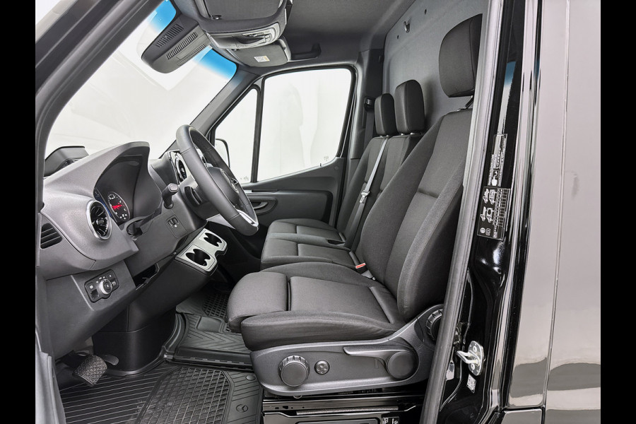 Mercedes-Benz Sprinter 317 CDI L2H2 Select Geveerde stoel Navigatie Parkeerpakket Stoelverwarming Betimmering Trekhaak 24 maanden Mercedes Certified garantie