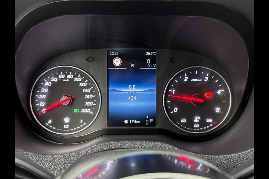 Mercedes-Benz Sprinter 317 CDI L2H2 Select Geveerde stoel Navigatie Parkeerpakket Stoelverwarming Betimmering Trekhaak 24 maanden Mercedes Certified garantie