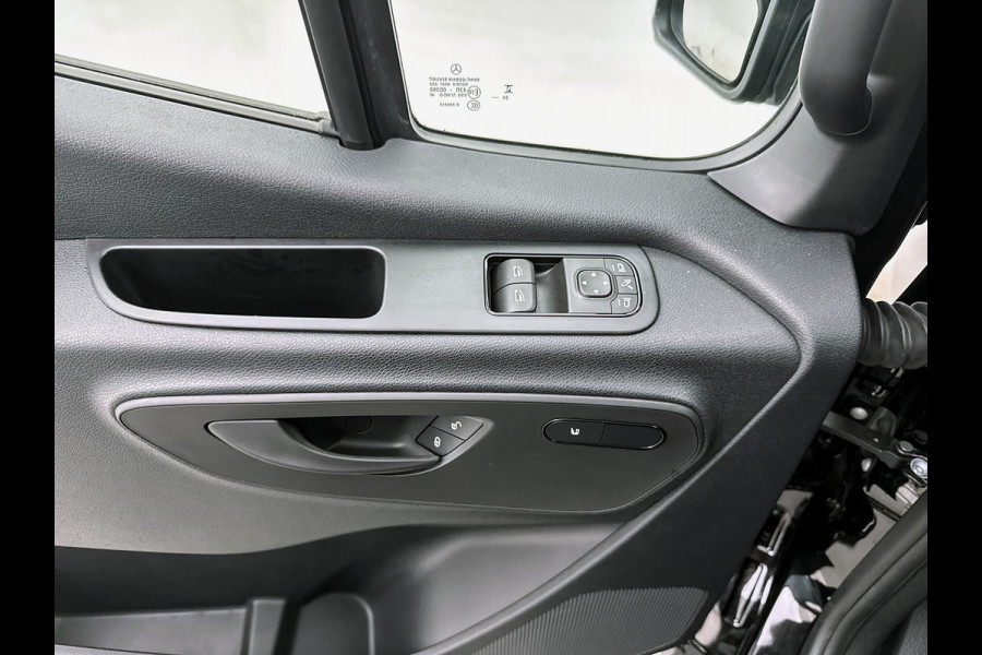 Mercedes-Benz Sprinter 317 CDI L2H2 Select Geveerde stoel Navigatie Parkeerpakket Stoelverwarming Betimmering Trekhaak 24 maanden Mercedes Certified garantie