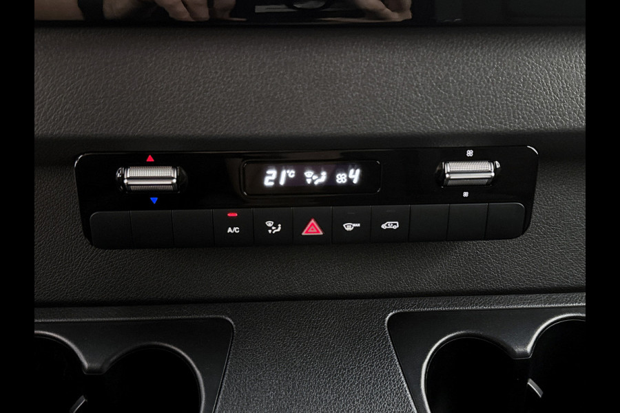 Mercedes-Benz Sprinter 317 CDI L2H2 Select Geveerde stoel Navigatie Parkeerpakket Stoelverwarming Betimmering Trekhaak 24 maanden Mercedes Certified garantie
