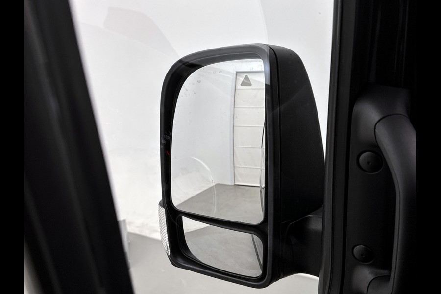 Mercedes-Benz Sprinter 317 CDI L2H2 Select Geveerde stoel Navigatie Parkeerpakket Stoelverwarming Betimmering Trekhaak 24 maanden Mercedes Certified garantie