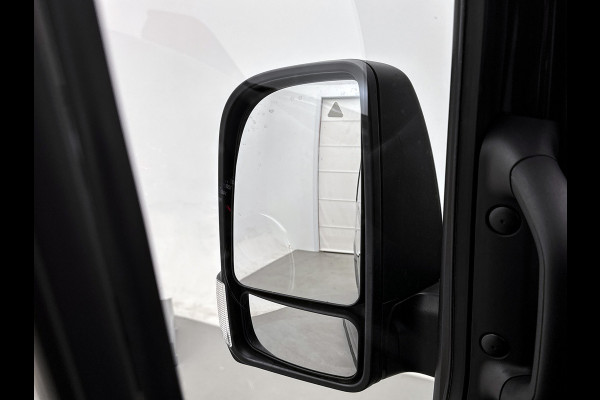Mercedes-Benz Sprinter 317 CDI L2H2 Select Geveerde stoel Navigatie Parkeerpakket Stoelverwarming Betimmering Trekhaak 24 maanden Mercedes Certified garantie