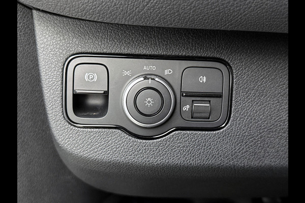 Mercedes-Benz Sprinter 317 CDI L2H2 Select Geveerde stoel Navigatie Parkeerpakket Stoelverwarming Betimmering Trekhaak 24 maanden Mercedes Certified garantie