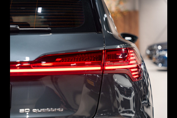 Audi e-tron E-tron 50 Quattro Launch edition plus 71 kWh, Pano, Apple Carplay, 22" Velgen, Black Optik, ACC, Memory, PDC, Leder