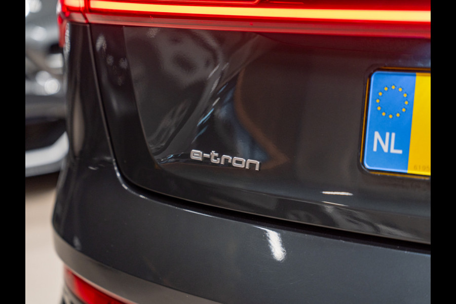 Audi e-tron E-tron 50 Quattro Launch edition plus 71 kWh, Pano, Apple Carplay, 22" Velgen, Black Optik, ACC, Memory, PDC, Leder