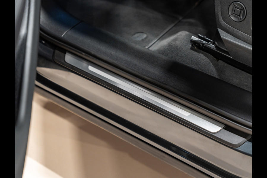 Audi e-tron E-tron 50 Quattro Launch edition plus 71 kWh, Pano, Apple Carplay, 22" Velgen, Black Optik, ACC, Memory, PDC, Leder