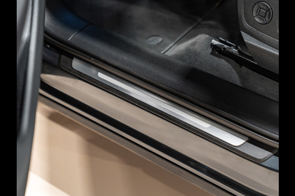 Audi e-tron E-tron 50 Quattro Launch edition plus 71 kWh, Pano, Apple Carplay, 22" Velgen, Black Optik, ACC, Memory, PDC, Leder