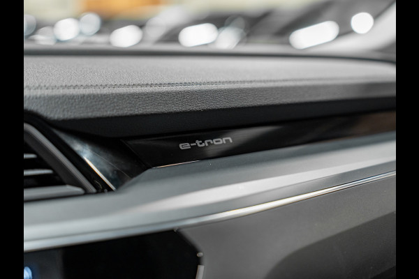 Audi e-tron E-tron 50 Quattro Launch edition plus 71 kWh, Pano, Apple Carplay, 22" Velgen, Black Optik, ACC, Memory, PDC, Leder