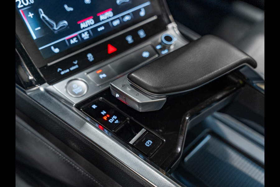 Audi e-tron E-tron 50 Quattro Launch edition plus 71 kWh, Pano, Apple Carplay, 22" Velgen, Black Optik, ACC, Memory, PDC, Leder