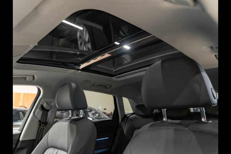 Audi e-tron E-tron 50 Quattro Launch edition plus 71 kWh, Pano, Apple Carplay, 22" Velgen, Black Optik, ACC, Memory, PDC, Leder