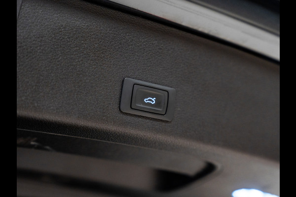 Audi e-tron E-tron 50 Quattro Launch edition plus 71 kWh, Pano, Apple Carplay, 22" Velgen, Black Optik, ACC, Memory, PDC, Leder