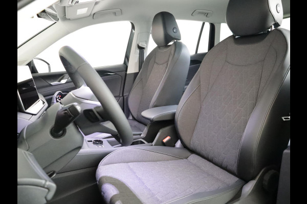 Volkswagen Tiguan Limited Edition 1.5 eHybrid 150 kW / 204 PK SUV 6 Stoelverwarming | Trekhaak | 360 camera
