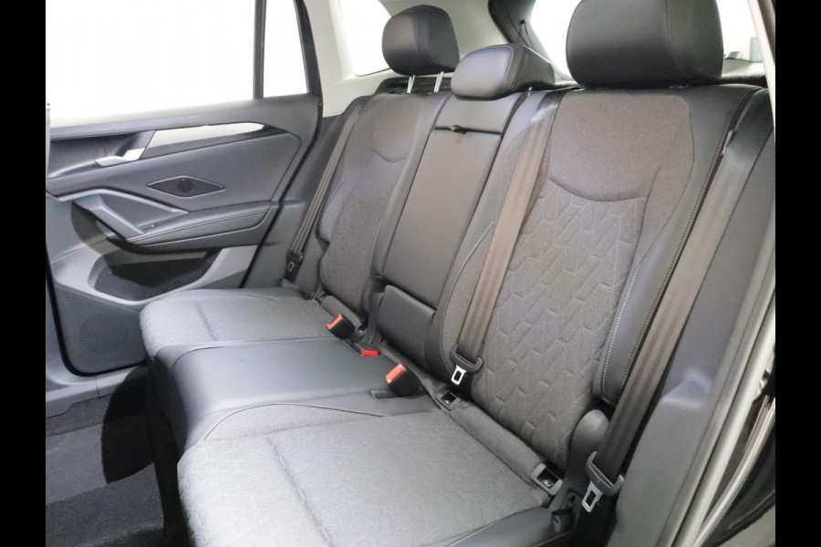 Volkswagen Tiguan Limited Edition 1.5 eHybrid 150 kW / 204 PK SUV 6 Stoelverwarming | Trekhaak | 360 camera