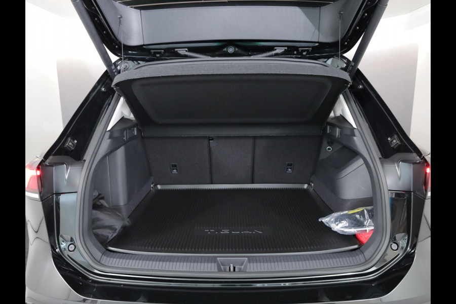Volkswagen Tiguan Limited Edition 1.5 eHybrid 150 kW / 204 PK SUV 6 Stoelverwarming | Trekhaak | 360 camera