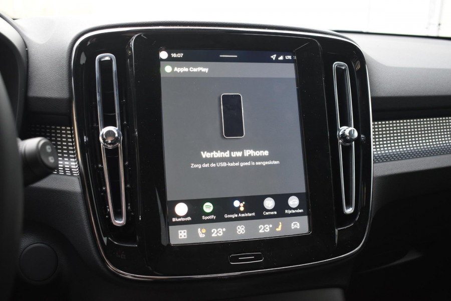 Volvo EX40 Single Motor Extended Range Plus 82 kWh / Panoramadak / Harman Kardon / 360 camera / Microtech/Nubuck / 20'' 5-Spaaks Black Diamond Cut