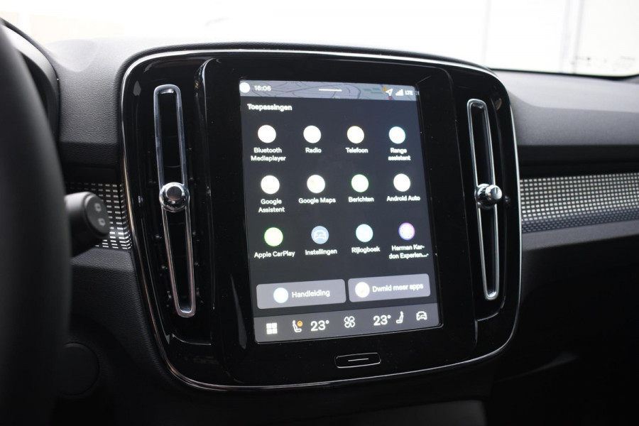 Volvo EX40 Single Motor Extended Range Plus 82 kWh / Panoramadak / Harman Kardon / 360 camera / Microtech/Nubuck / 20'' 5-Spaaks Black Diamond Cut