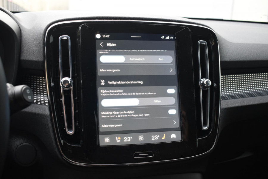 Volvo EX40 Single Motor Extended Range Plus 82 kWh / Panoramadak / Harman Kardon / 360 camera / Microtech/Nubuck / 20'' 5-Spaaks Black Diamond Cut