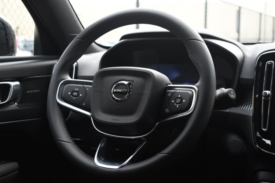 Volvo EX40 Single Motor Extended Range Plus 82 kWh / Panoramadak / Harman Kardon / 360 camera / Microtech/Nubuck / 20'' 5-Spaaks Black Diamond Cut