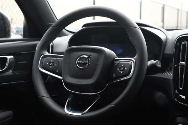 Volvo EX40 Single Motor Extended Range Plus 82 kWh / Panoramadak / Harman Kardon / 360 camera / Microtech/Nubuck / 20'' 5-Spaaks Black Diamond Cut