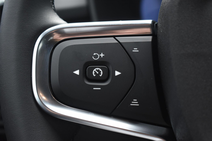 Volvo EX40 Single Motor Extended Range Plus 82 kWh / Panoramadak / Harman Kardon / 360 camera / Microtech/Nubuck / 20'' 5-Spaaks Black Diamond Cut