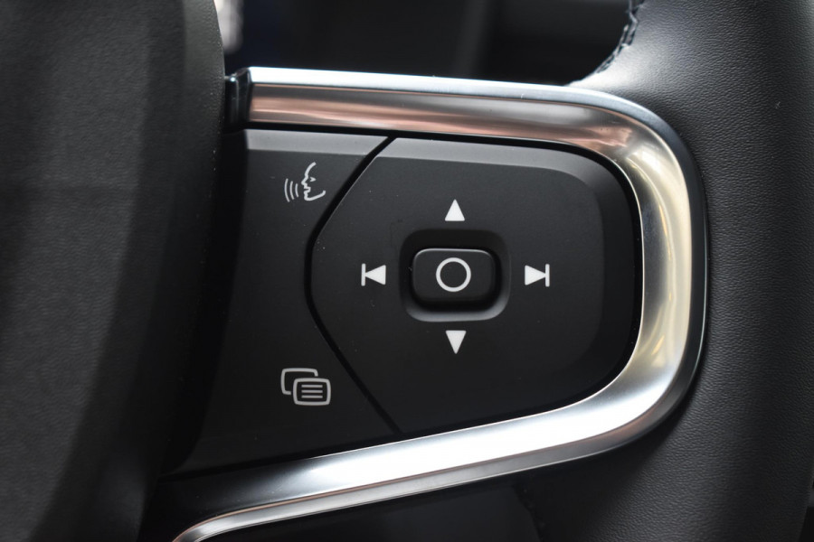 Volvo EX40 Single Motor Extended Range Plus 82 kWh / Panoramadak / Harman Kardon / 360 camera / Microtech/Nubuck / 20'' 5-Spaaks Black Diamond Cut