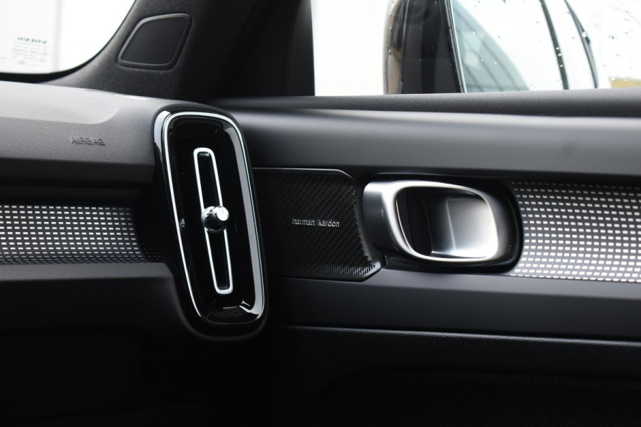 Volvo EX40 Single Motor Extended Range Plus 82 kWh / Panoramadak / Harman Kardon / 360 camera / Microtech/Nubuck / 20'' 5-Spaaks Black Diamond Cut